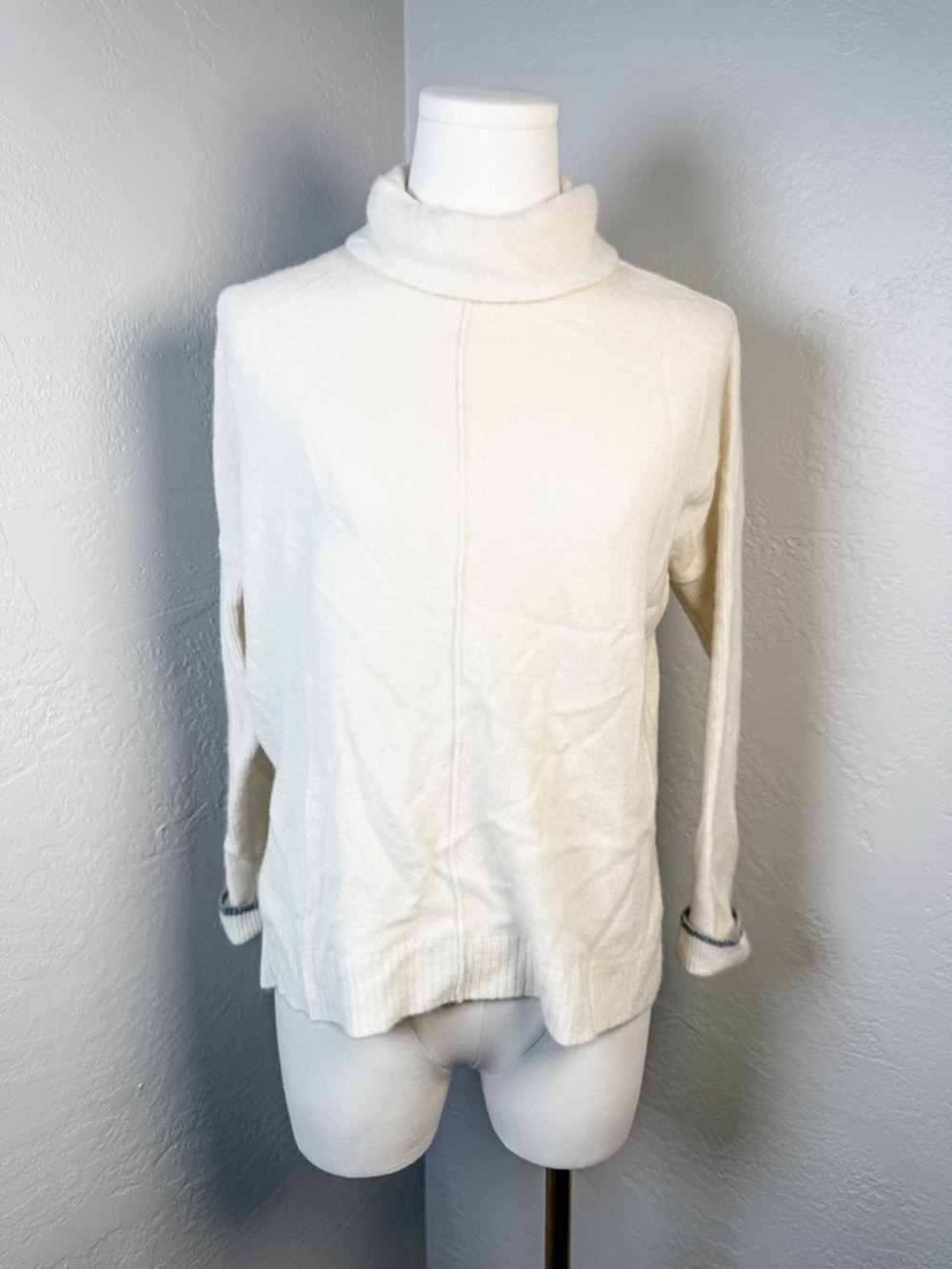 Lilla P Cream Cashmere Turtleneck Sweater Ribbed Front 100% Cashmere Size S